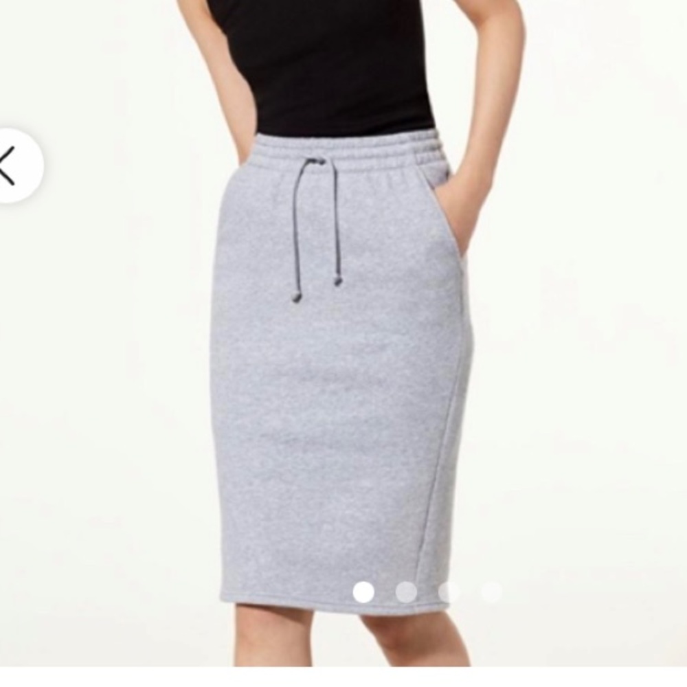 Aritzia TNA Cariboo skirt in heathered grey size XS